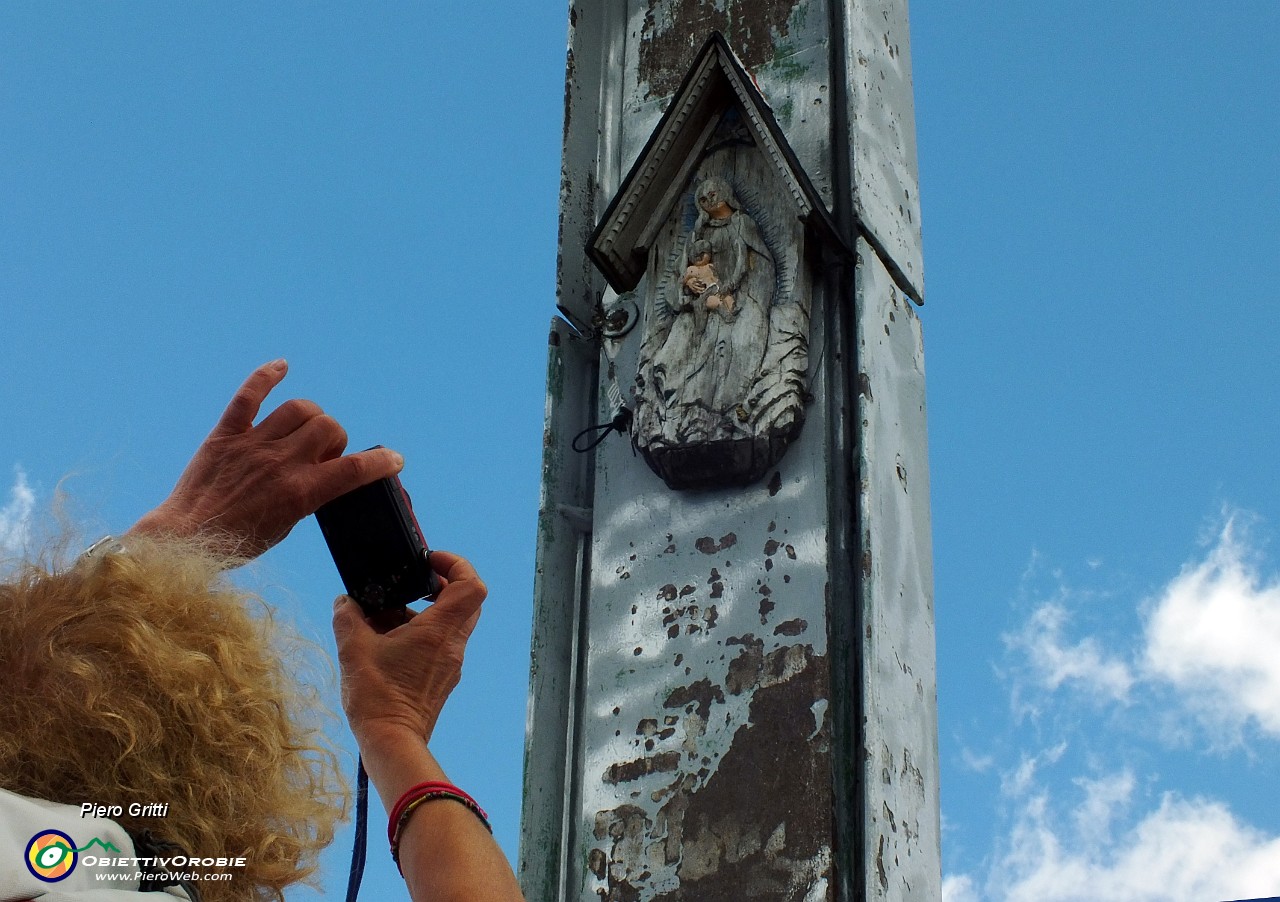 81 Madonnina sulla croce....JPG